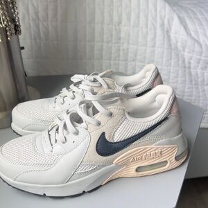 Nike Women's White and Black Sneakers